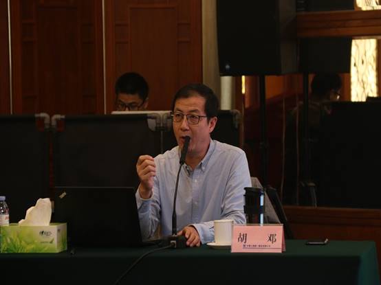 中國人民大學心理健康教育與咨詢中心主任、副教授胡鄧